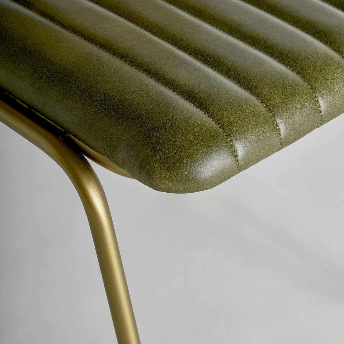Chaise de salle à manger en cuir vert | Vical Almstock - Image 6