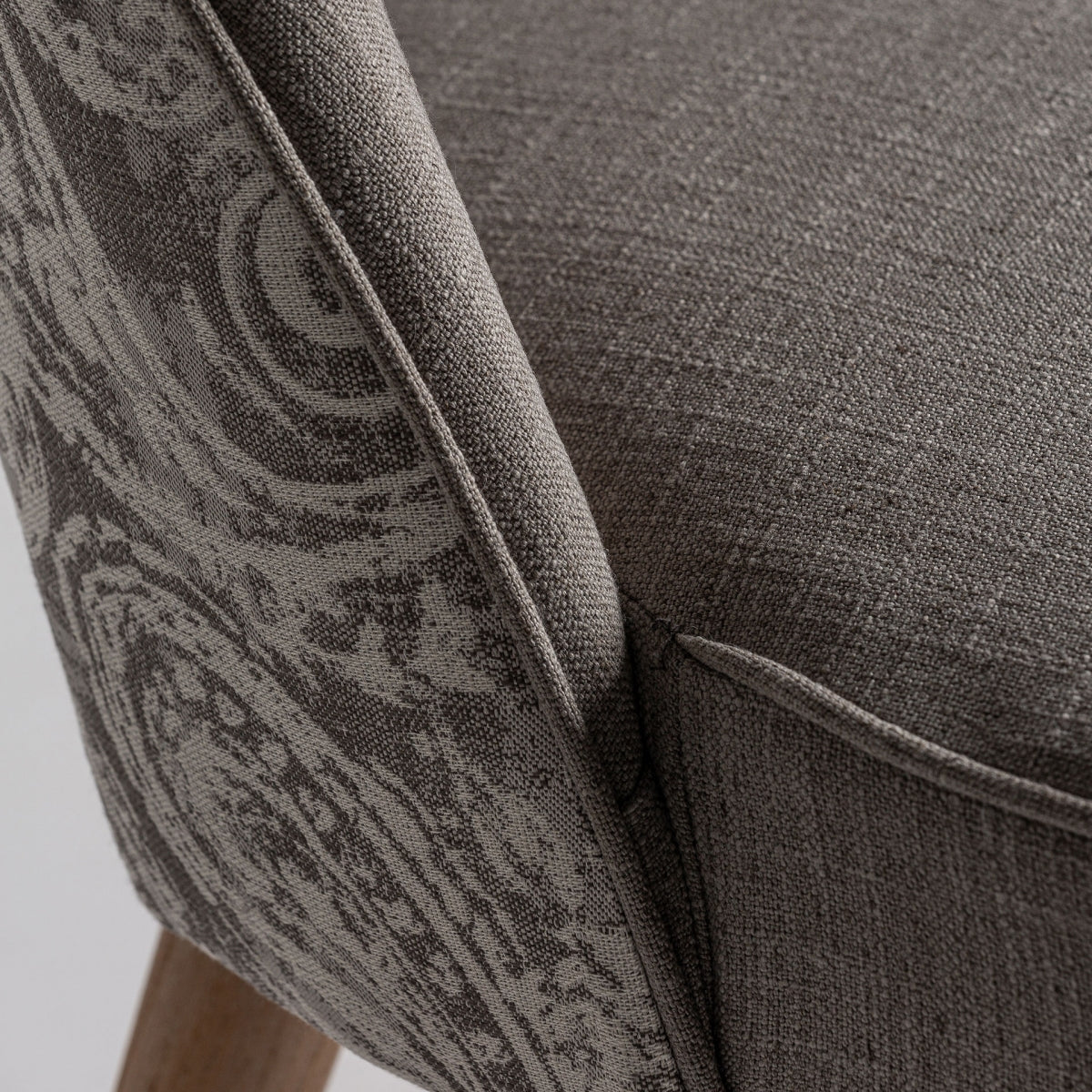 Chaise de salle à manger en tissu gris | Vical Calce - Image 2