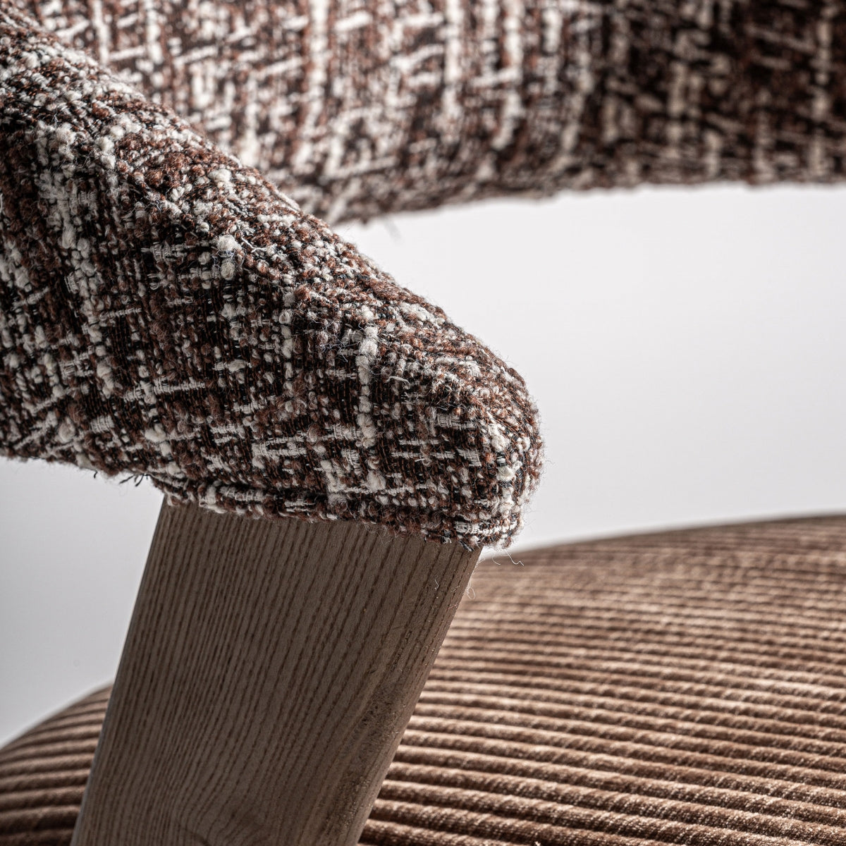 Chaise de salle à manger en tissu marron | Vical Kamenz - Image 6