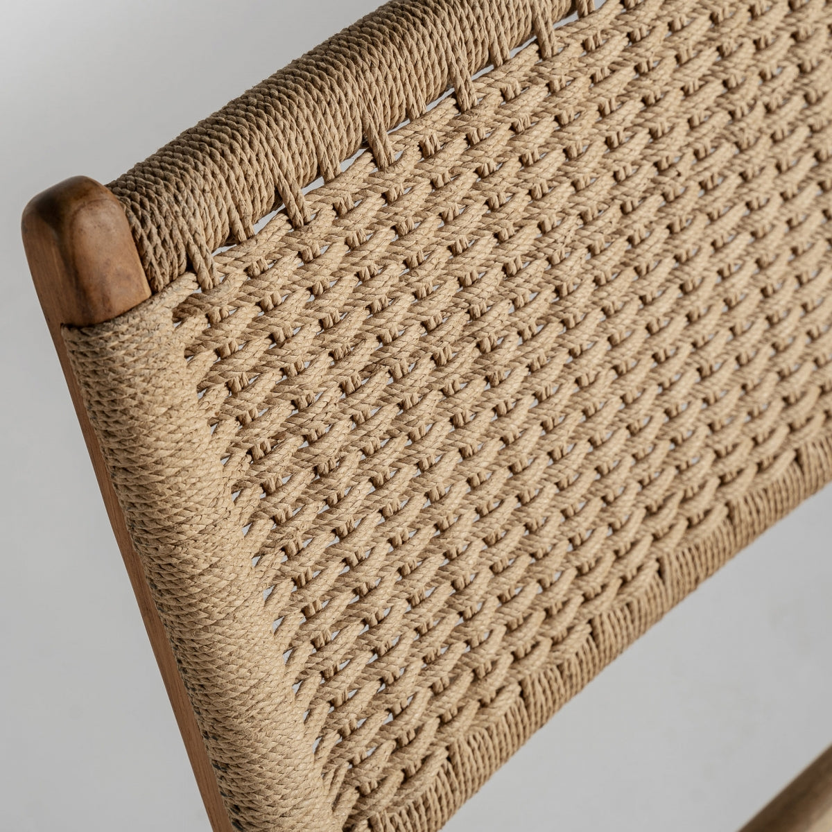 Chaise en bois de teck et fibre naturelle | VICAL Vaduz - Image 2