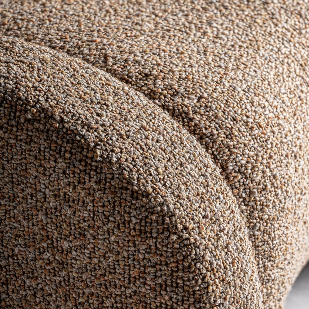 Fauteuil bouclé marron et bois de pin | VICAL Ibsen - Image 2
