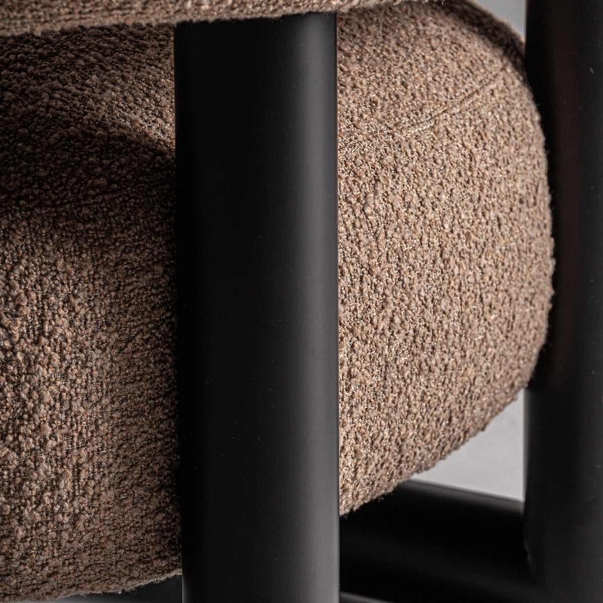 Fauteuil bouclé marron et bois de pin | VICAL Irvin - Image 2