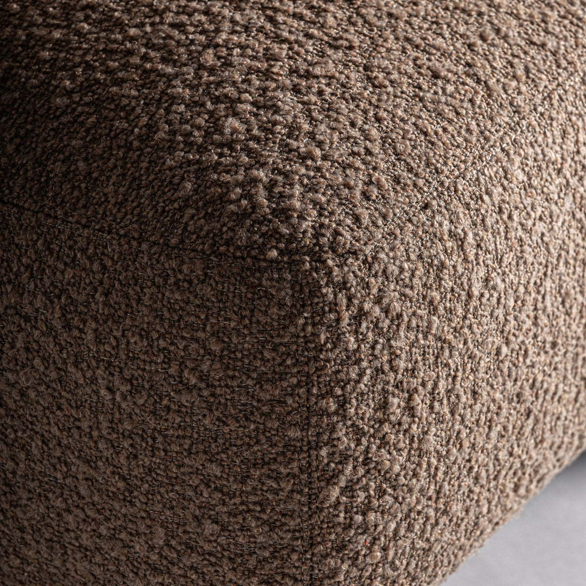 Fauteuil bouclé marron et bois de pin | VICAL Irvin - Image 4