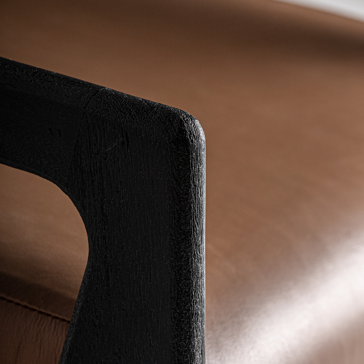 Fauteuil en cuir et bois d'acacia noir | VICAL Beslon - Image 2