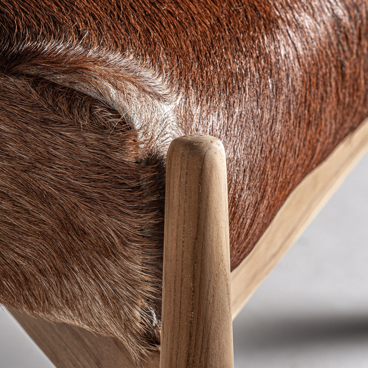 Fauteuil en teck et peau de chèvre | VICAL Payerne - Image 2