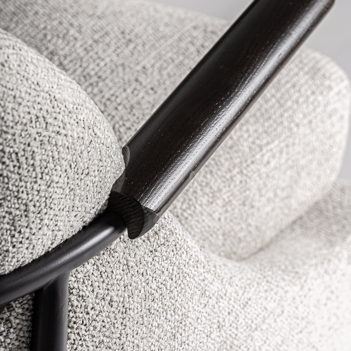 Fauteuil en tissu gris et bois de pin | VICAL Herzele - Image 3