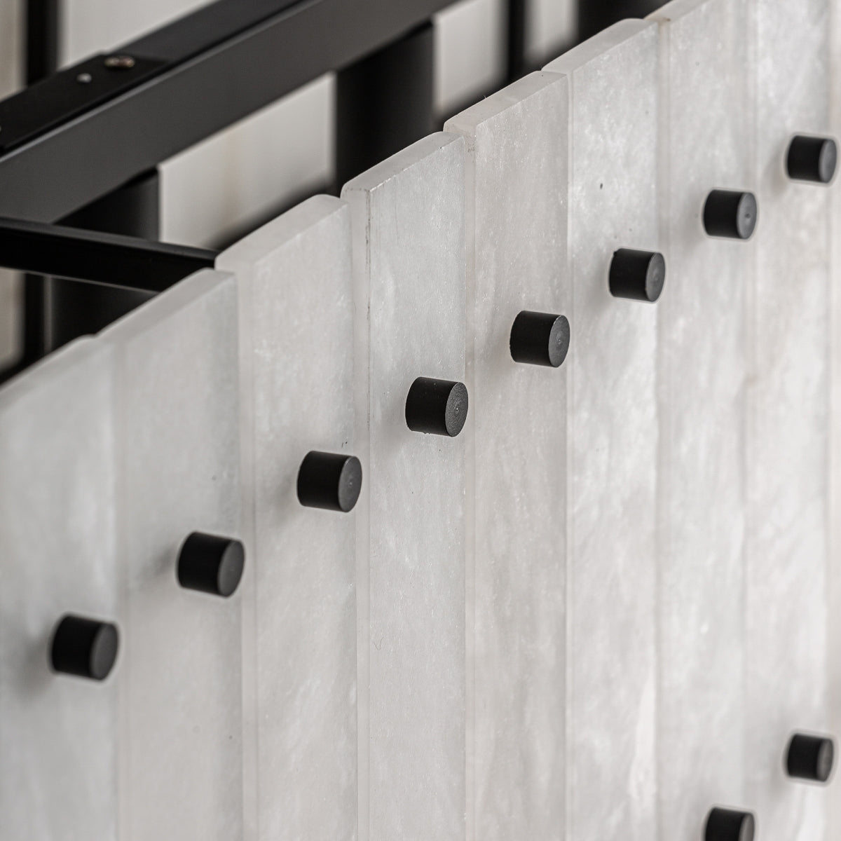 Lustre en marbre blanc et bronze | Vical Canolli - Image 4