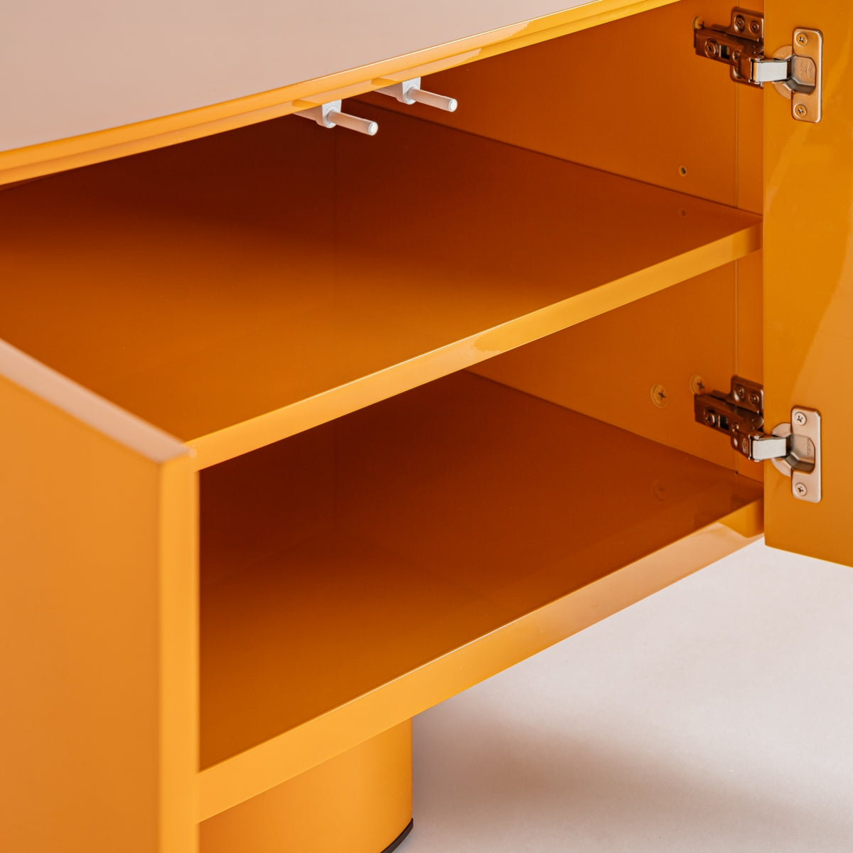 Meuble TV design en bois orange | Vical Mirkov - Image 6