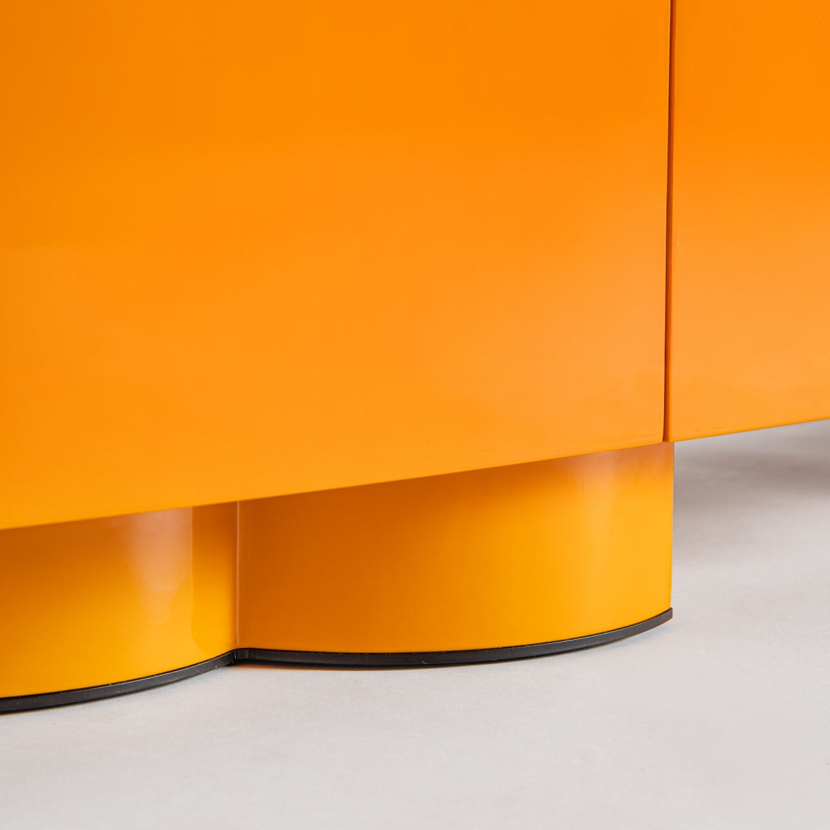 Meuble TV design en bois orange | Vical Mirkov - Image 7