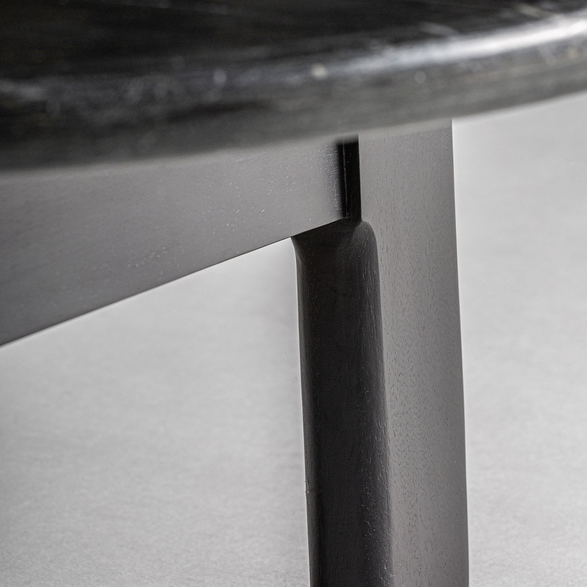 Table basse en marbre noir et manguier | Vical Nara - Image 5