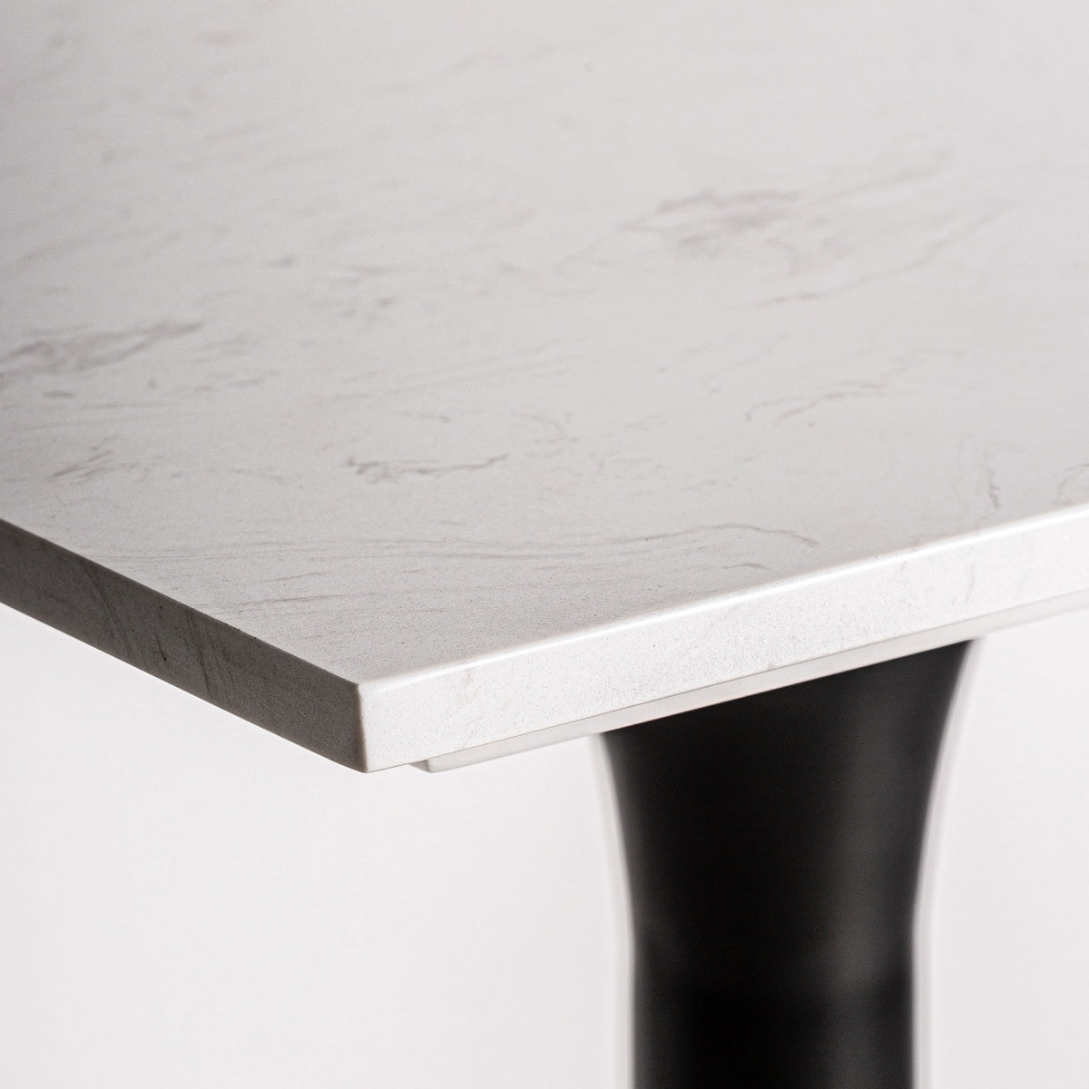 Table bistrot en tuile de porcelaine blanche | Vical Perrier - Image 3