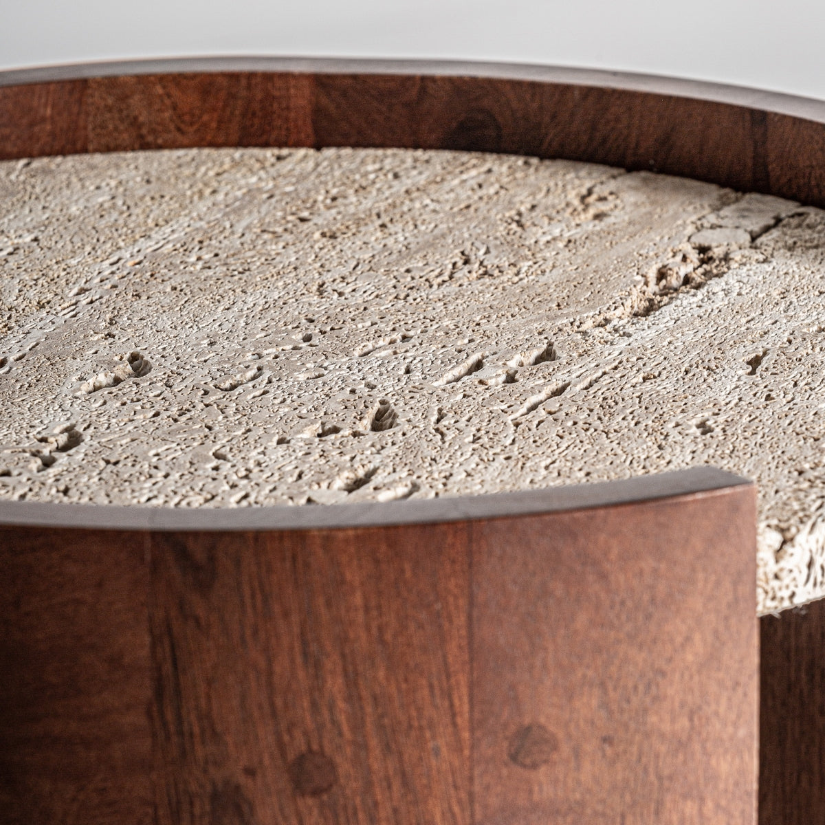 Table d'appoint en travertin beige | VICAL Tivoli - Image 2