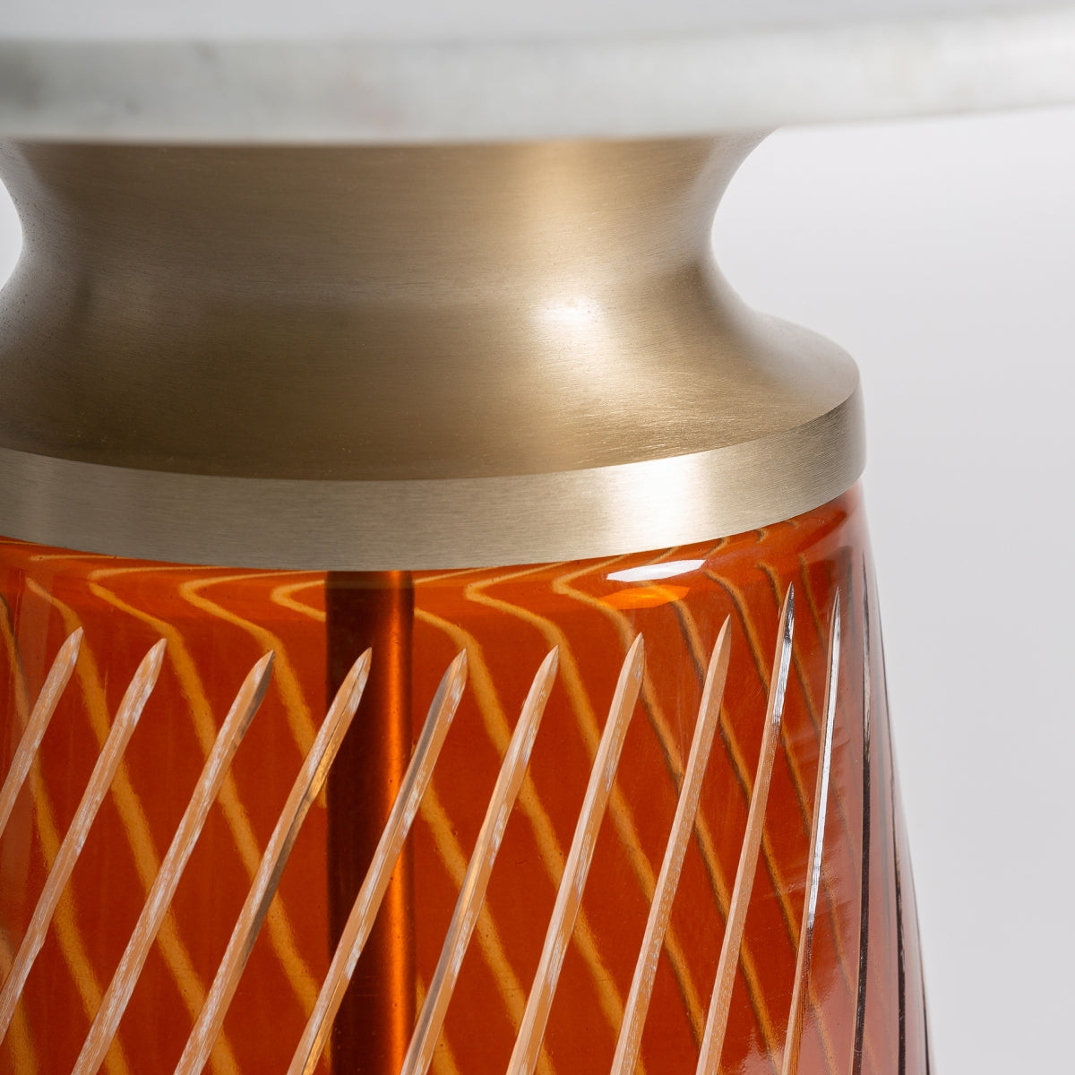 Table d'appoint en verre ambré | VICAL Orvos - Image 3
