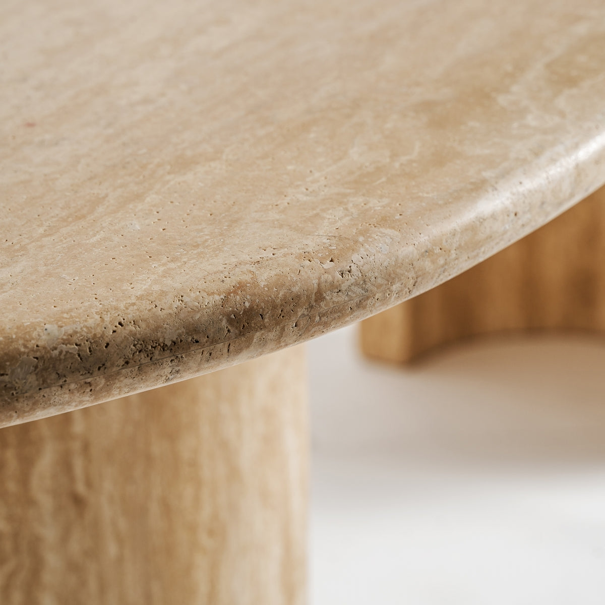 Table de salle à manger en travertin beige | Vical Thiennes - Image 4
