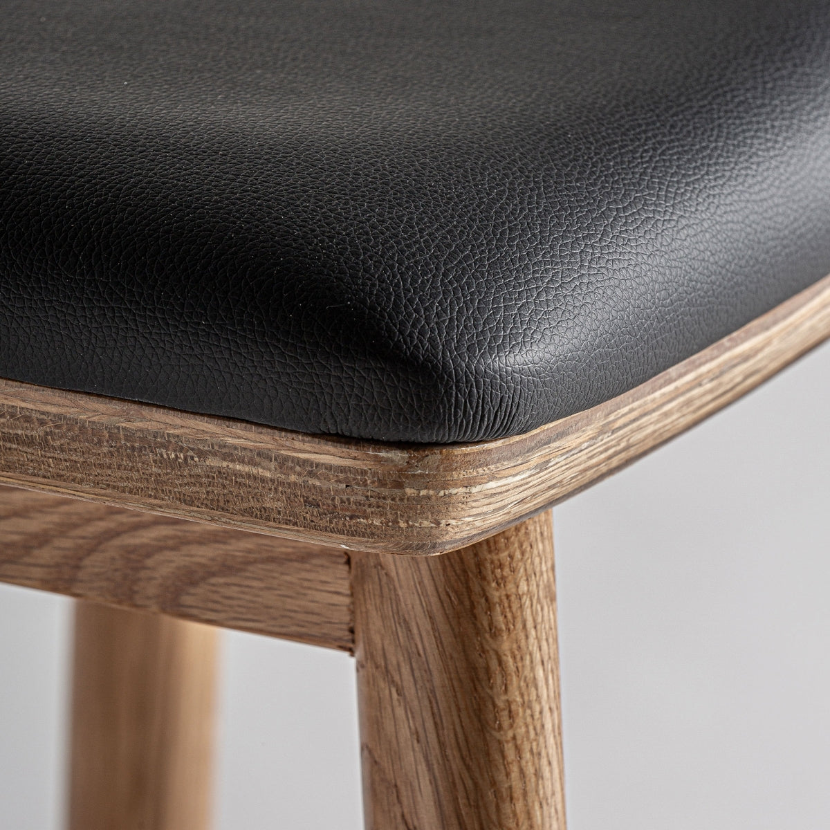 Tabouret en chêne et cuir noir | Vical Marciac - Image 3