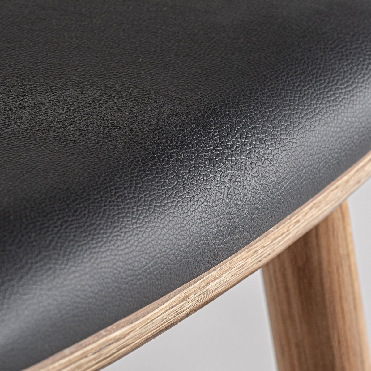 Tabouret en chêne et cuir noir | Vical Marciac - Image 5