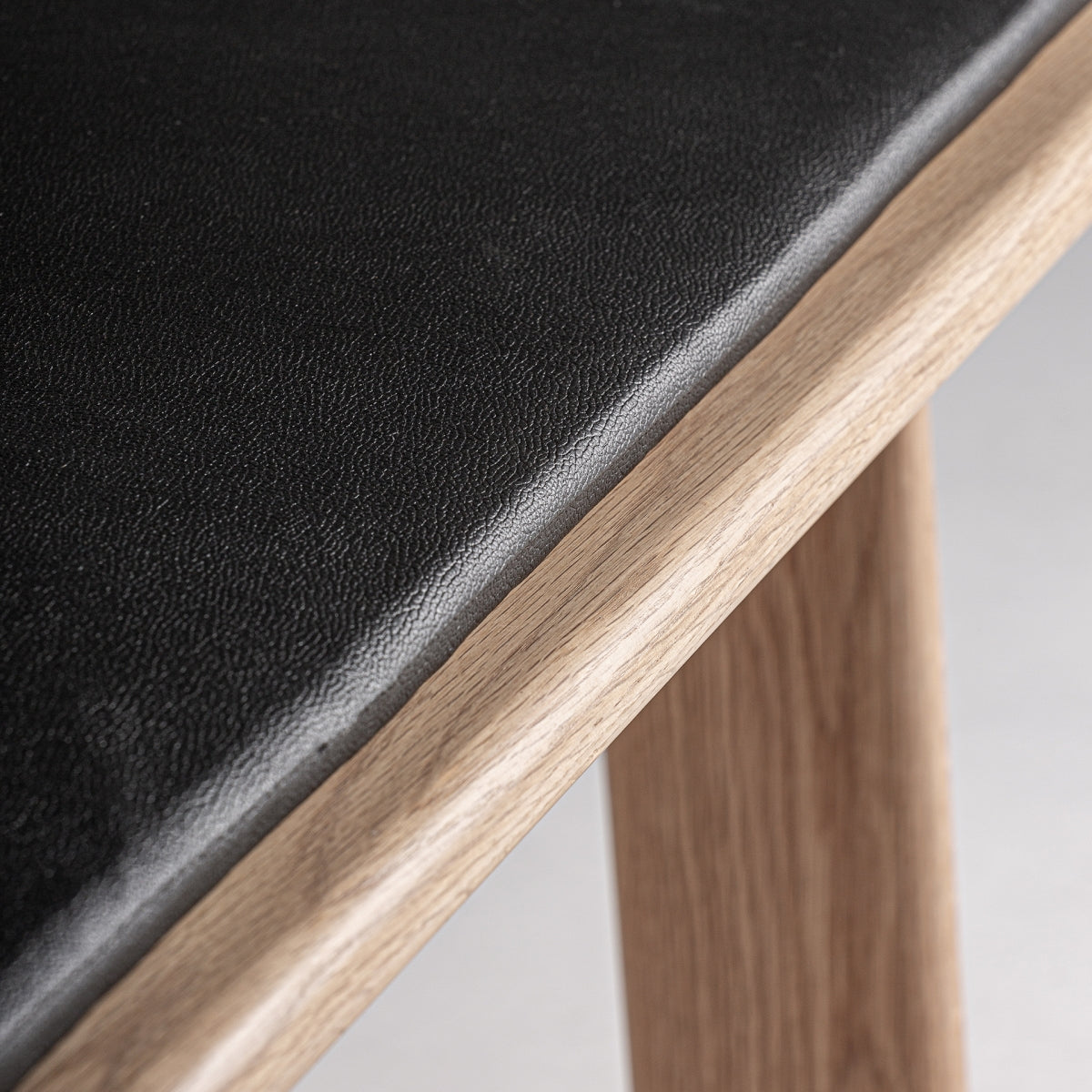 Banc en chêne clair et cuir noir | Vical Nara - Image 4