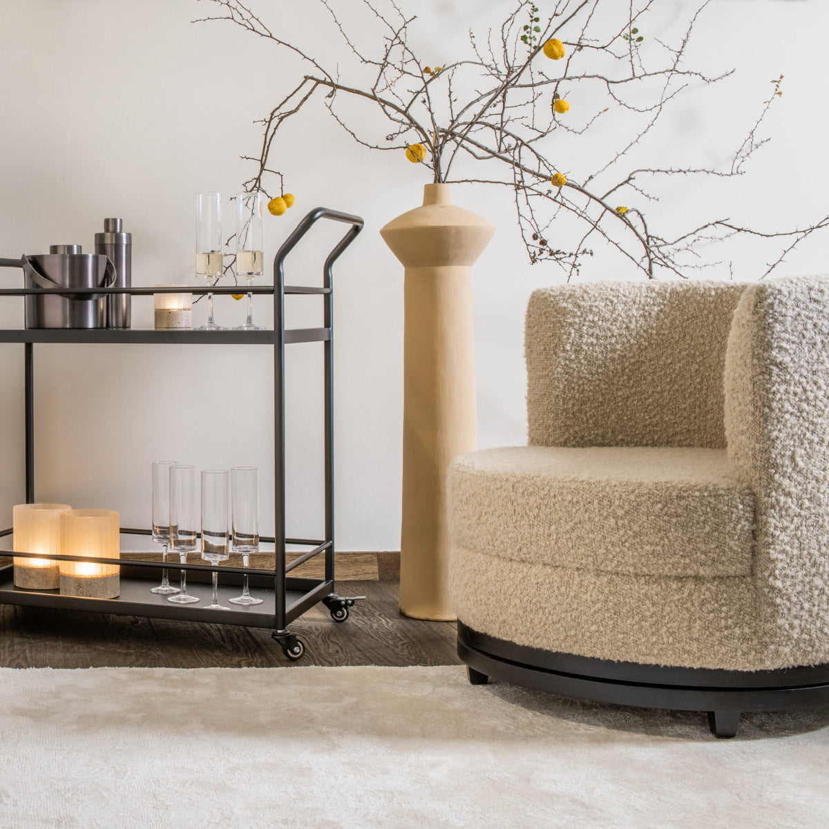 Fauteuil pivotant en tissu beige | Dôme Deco Ayden - Image 3