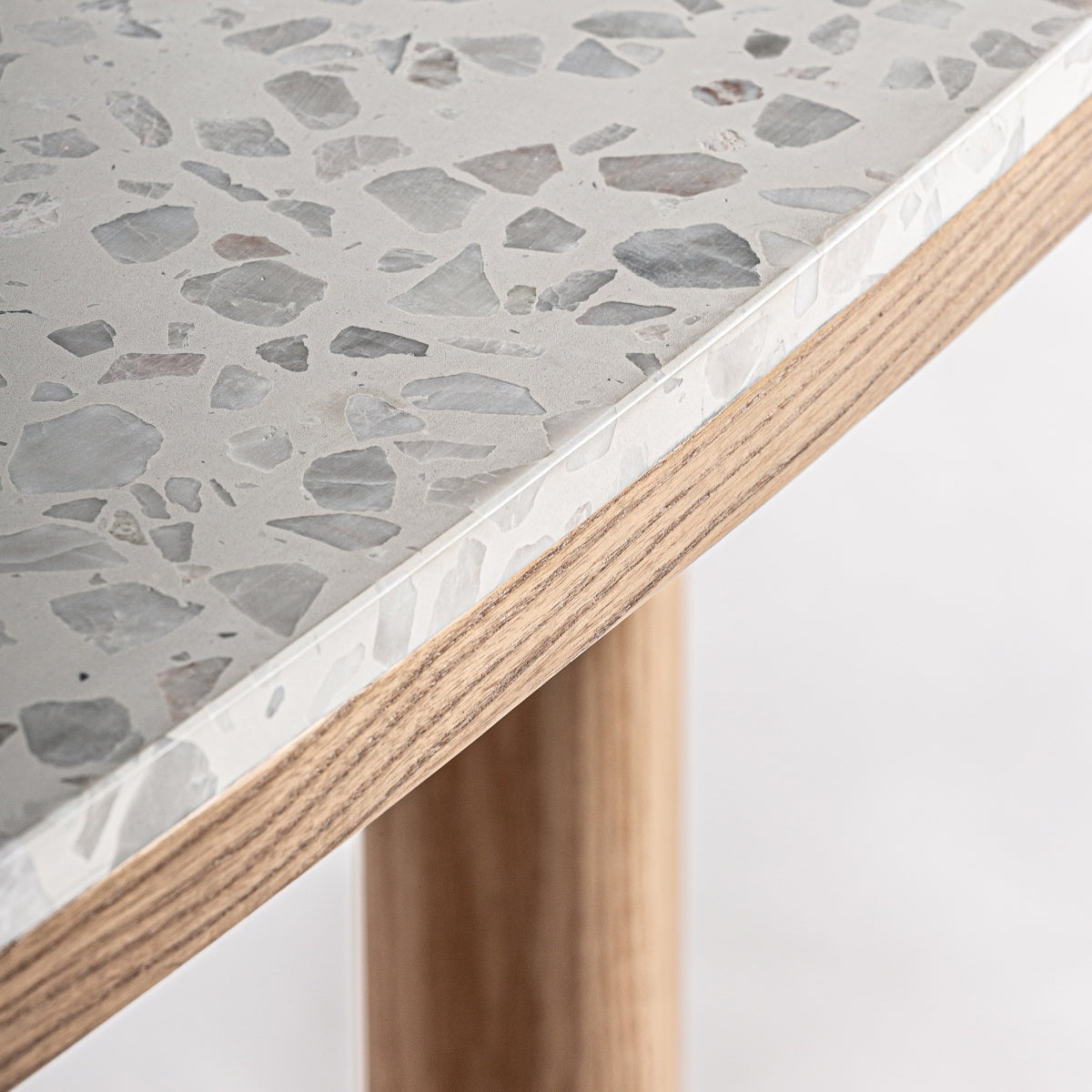 Table de bar en terrazzo gris | Vical Birieux - Image 4